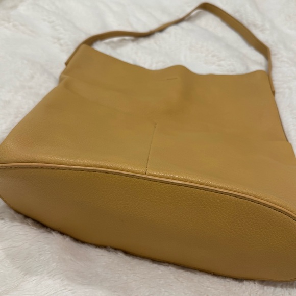 Anthropologie The Joss Elegant Tan Leather Bucket Tote Bag w/ Mini Pouch - Picture 5 of 11